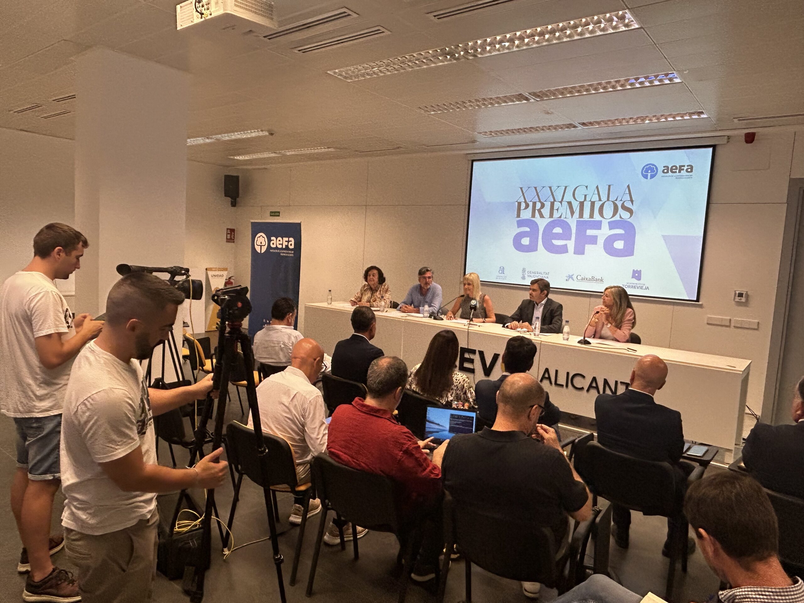 Fotografía de grupo de la presentación de los XXXI Premios AEFA 2026